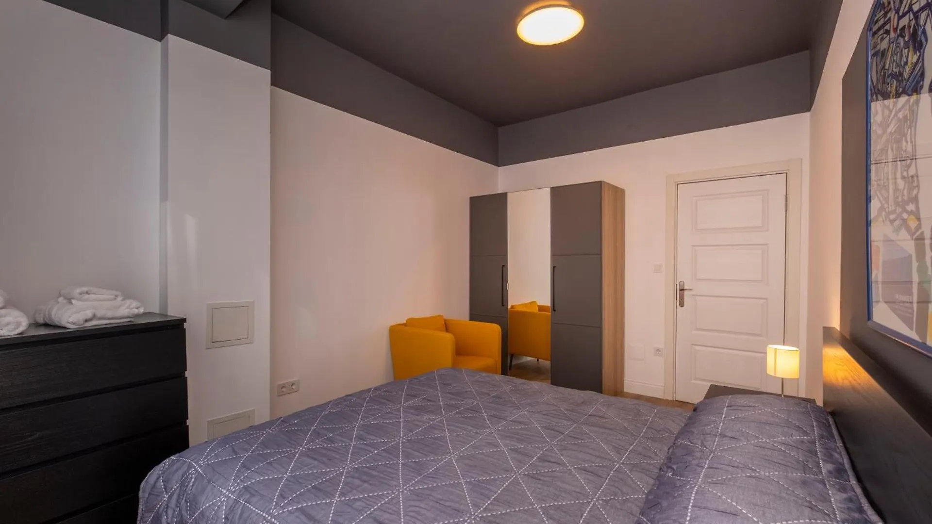 דירה איסטמבול Hip Waterfront Apt With A Striking View טורקיה