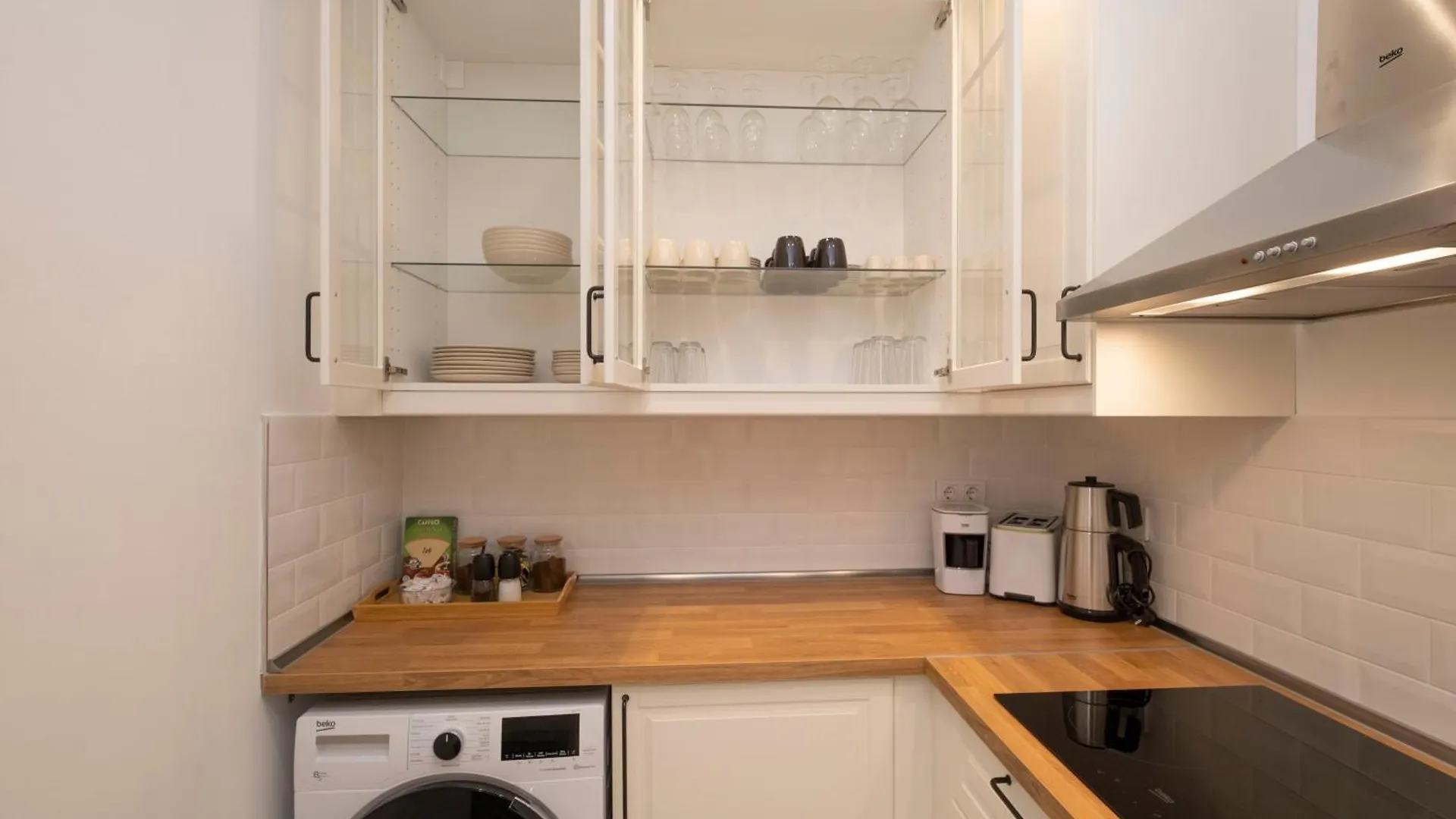 דירה איסטמבול Hip Waterfront Apt With A Striking View טורקיה